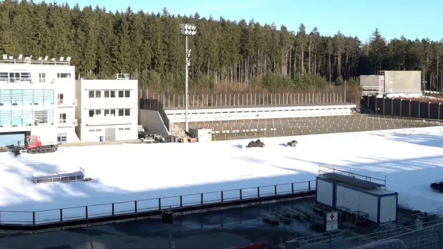 Pořadatele v Novém Městě trápí před MS vysoké teploty i vítr