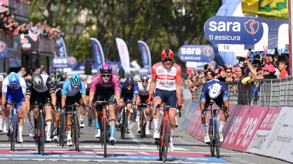 Mads Pedersen vítězí v Neapoli