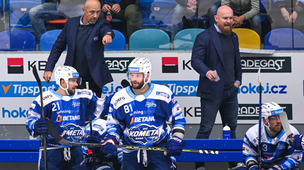 Jaroslav Modrý (vlevo) na brněnské střídačce