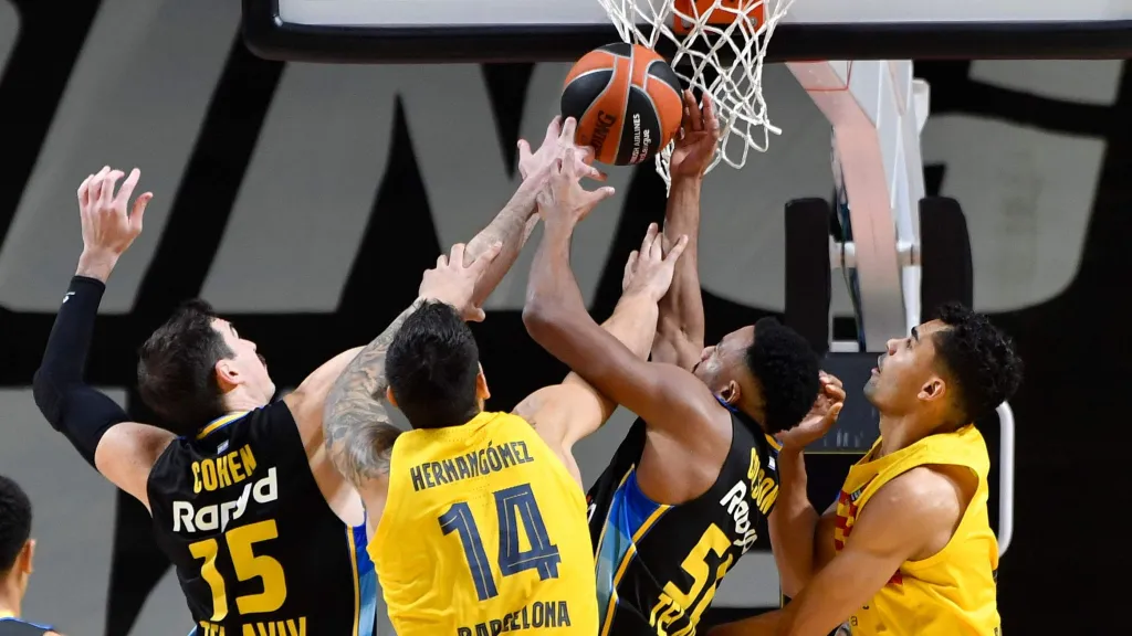 Barcelona zvítězila na půdě Maccabi 92:90
