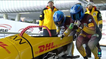 Jízdy vítězného dvojbobu Johannese Lochnera v Innsbrucku