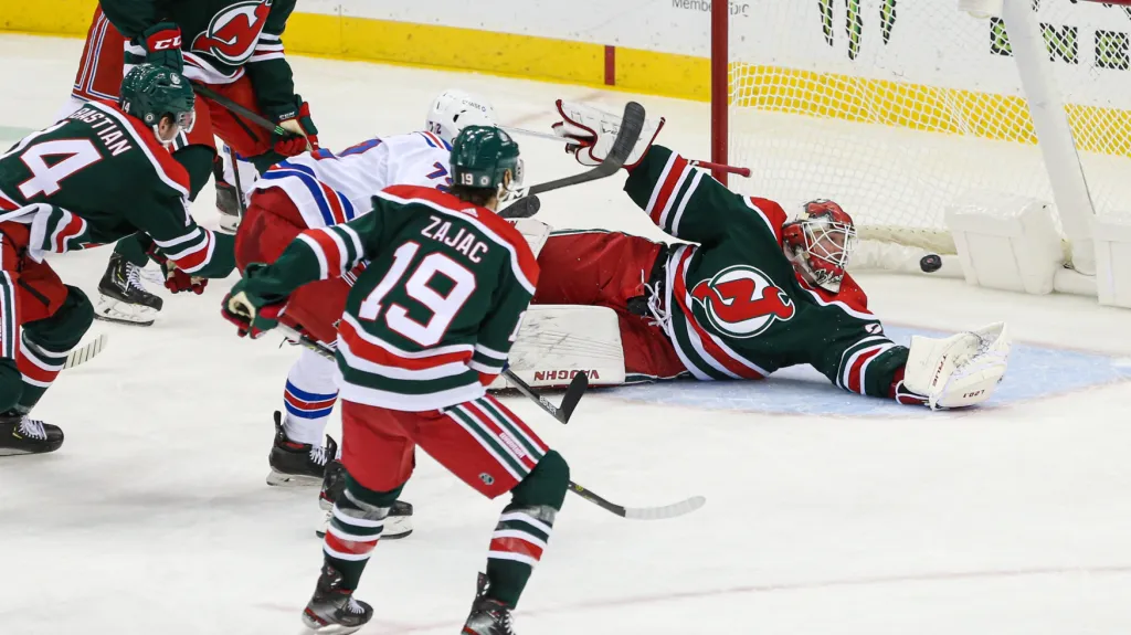 Filip Chytil skóruje