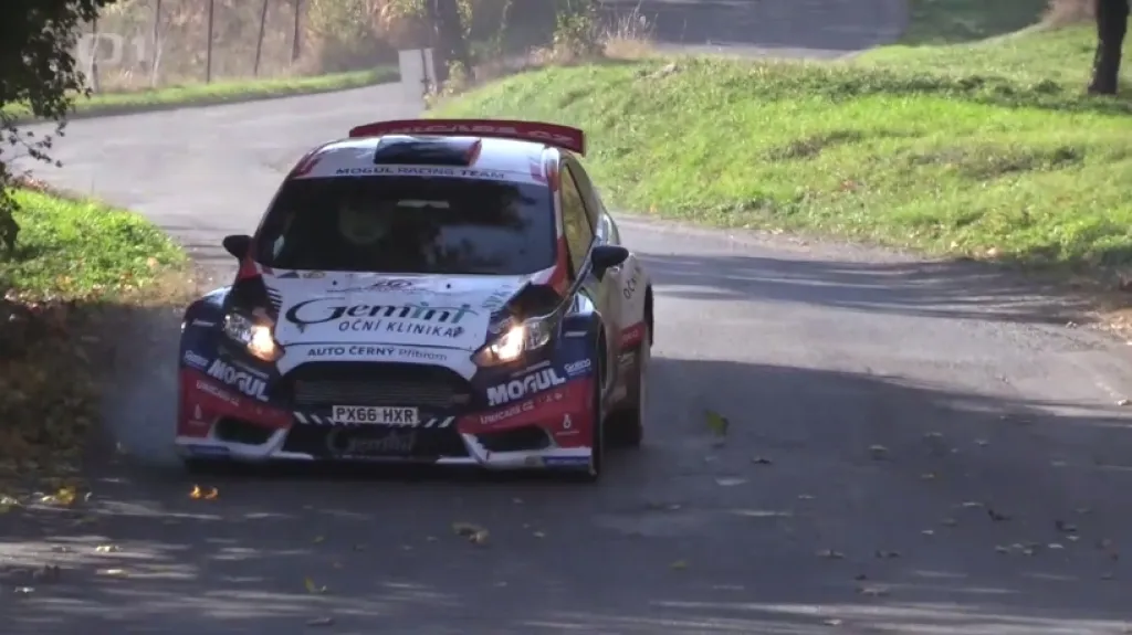 Černý vede v domácí Rallye Příbram těsně před Pechem