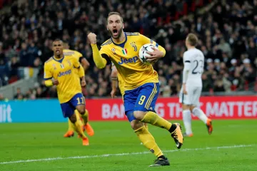 Gonzalo Higuaín oslavuje vstřelený gól proti Tottenhamu