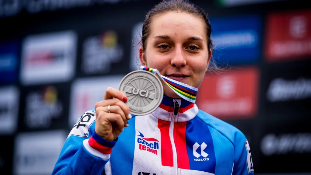 Kristýna Zemanová se stříbrnou medailí z MS