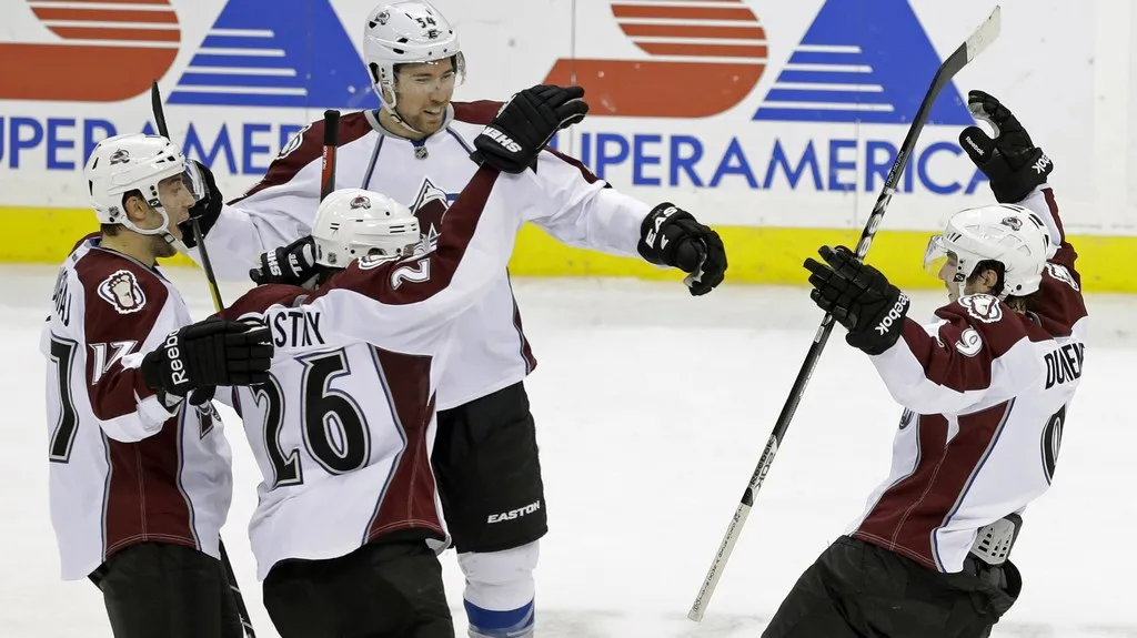 Radost hráčů Colorada z výhry nad Minnesotou