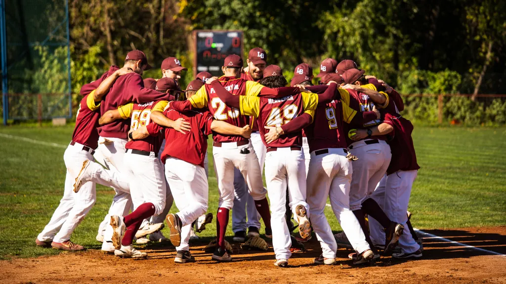 Softbalisté Locosu Břeclav se radují ze zisku mistrovského titulu