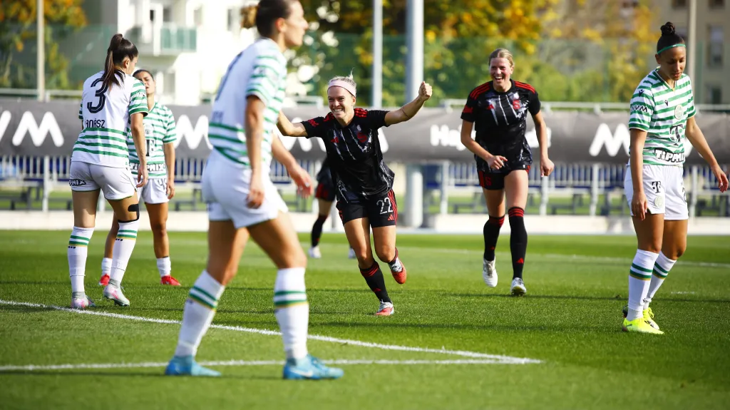 Radost sparťanských fotbalistek v utkání proti Ferencvárosi