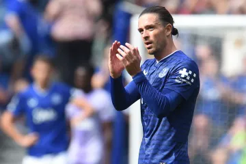 Jack Grealish připravil oba góly Evertonu