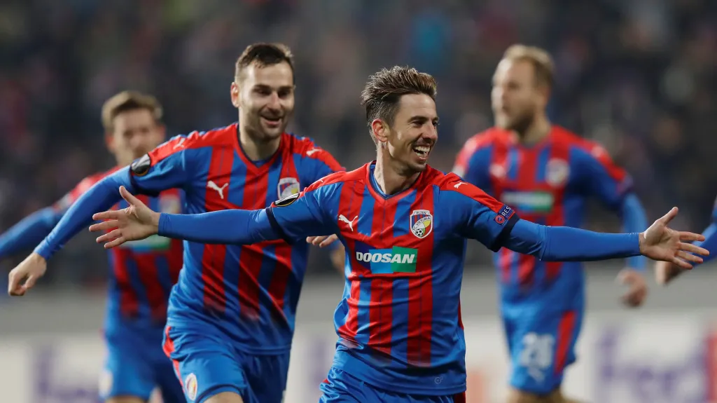 Plzeňský Milan Petržela se raduje ze vstřelené branky