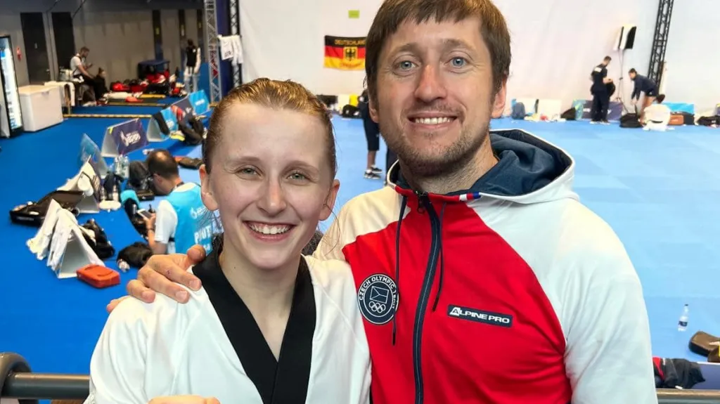 Taekwondistka Dominika Hronová s trenérem Viktorem Jankovským