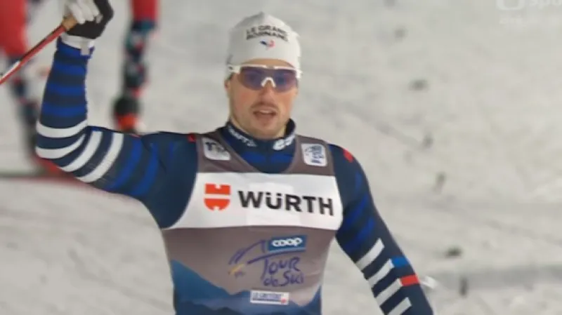 Finále sprintu mužů volnou technikou v Davosu