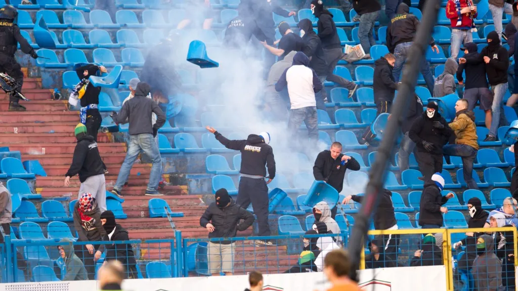 Fanouškovské výtržnosti v Ostravě