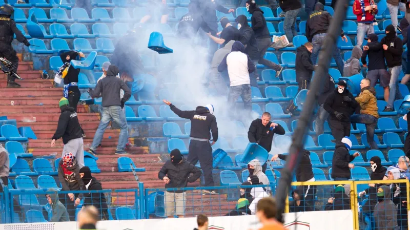 Fanouškovské výtržnosti v Ostravě