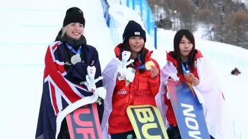 Sestřih medailových jízd snowboardistek ve slopestylu