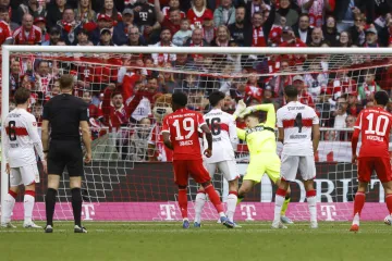 Bayern dává Stuttgartu třetí gól