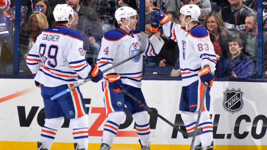 Hemský slaví gólovou trefu za Oilers