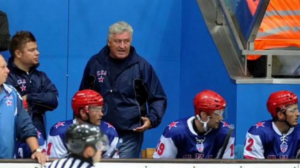 Miloš Říha na střídačce Petrohradu