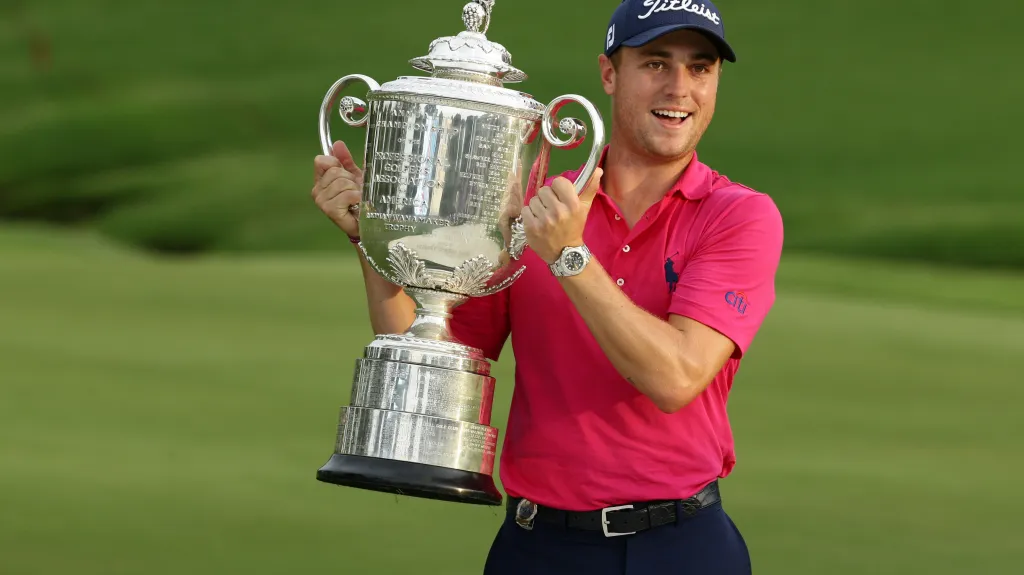 Justin Thomas s trofejí pro vítěze PGA Championship