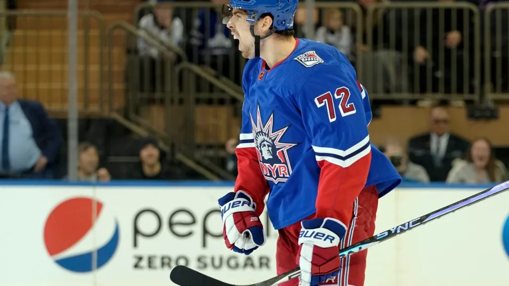 Filip Chytil se raduje z gólu