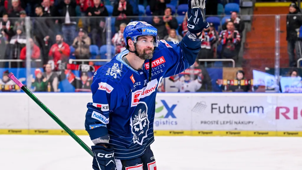 Radek Smoleňák v dresu Kladna na ledě Hradce