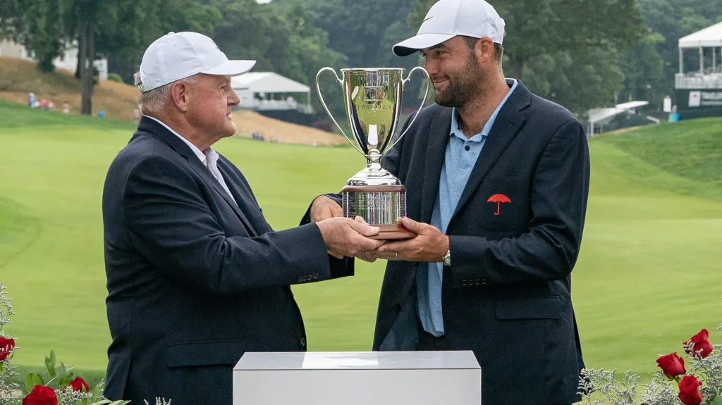 Scottie Scheffler s trofejí