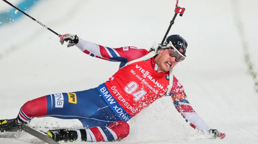 Tarjei Bö v cíli sprintu v Östersundu
