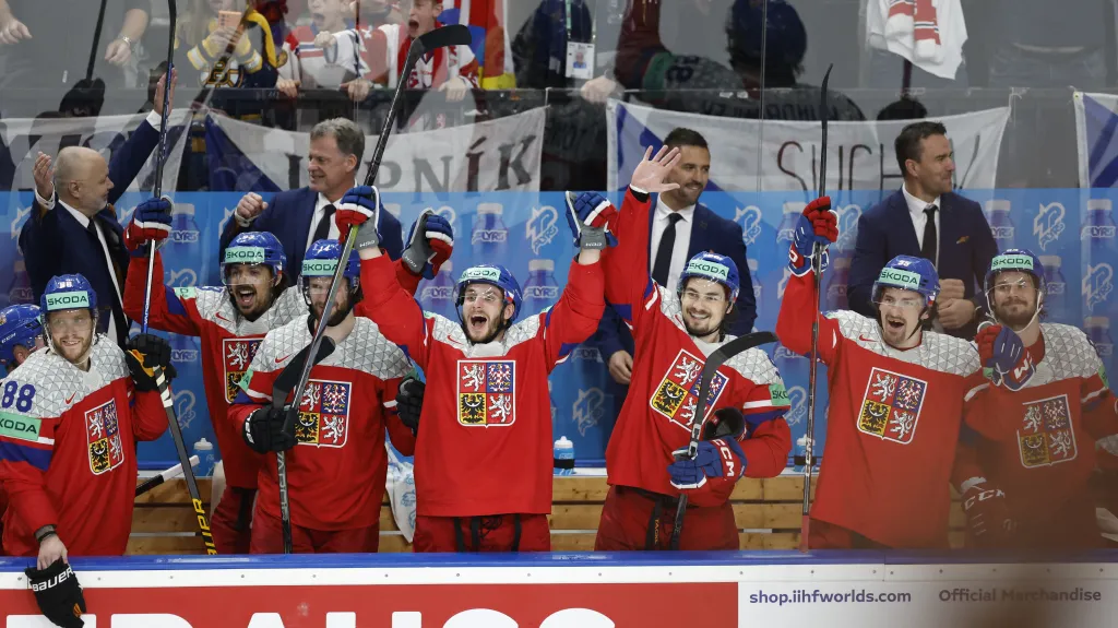 Radost české lavičky po postupu do finále MS