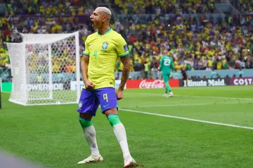 Brazilec Richarlison oslavuje gól na mistrovství světa