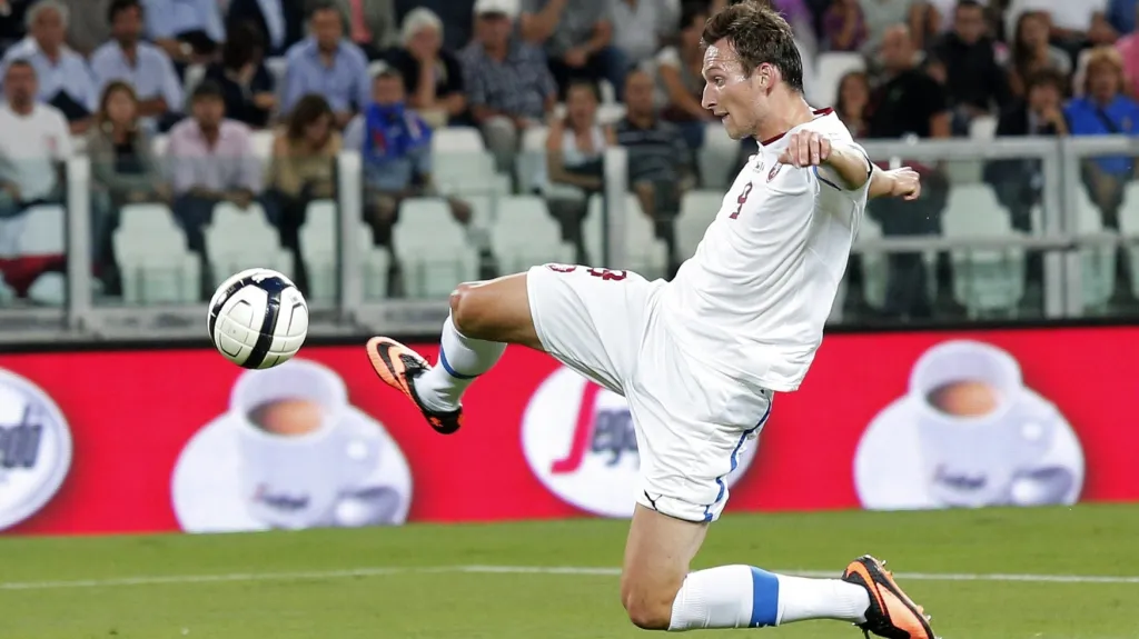 Libor Kozák střílí gól v kvalifikačním utkání proti Itálii