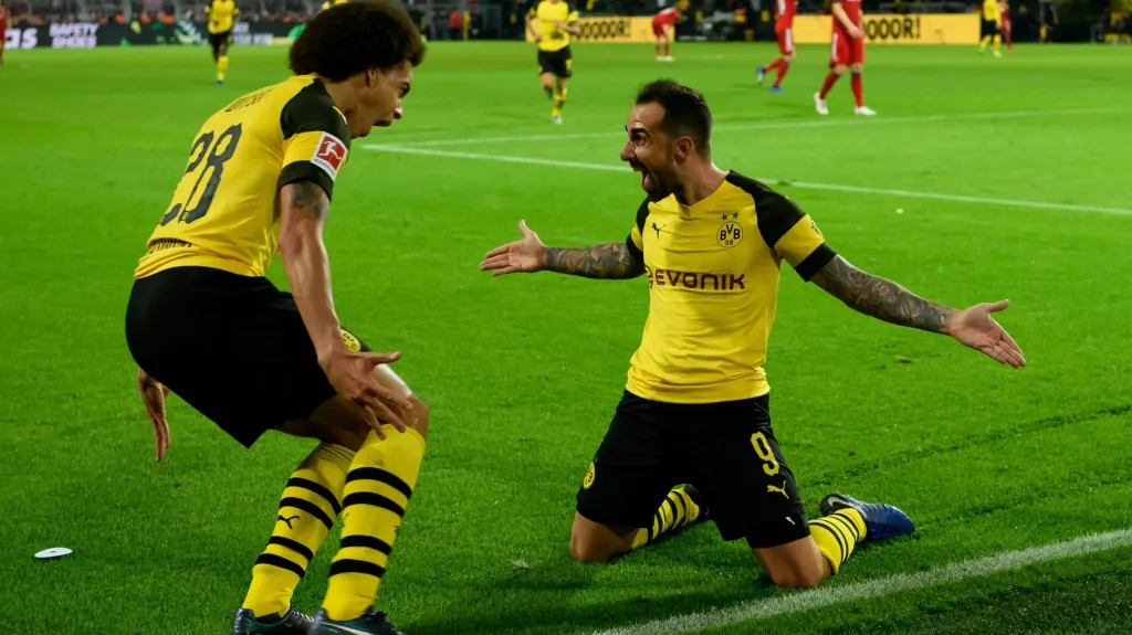 Paco Alcácer se raduje z branky