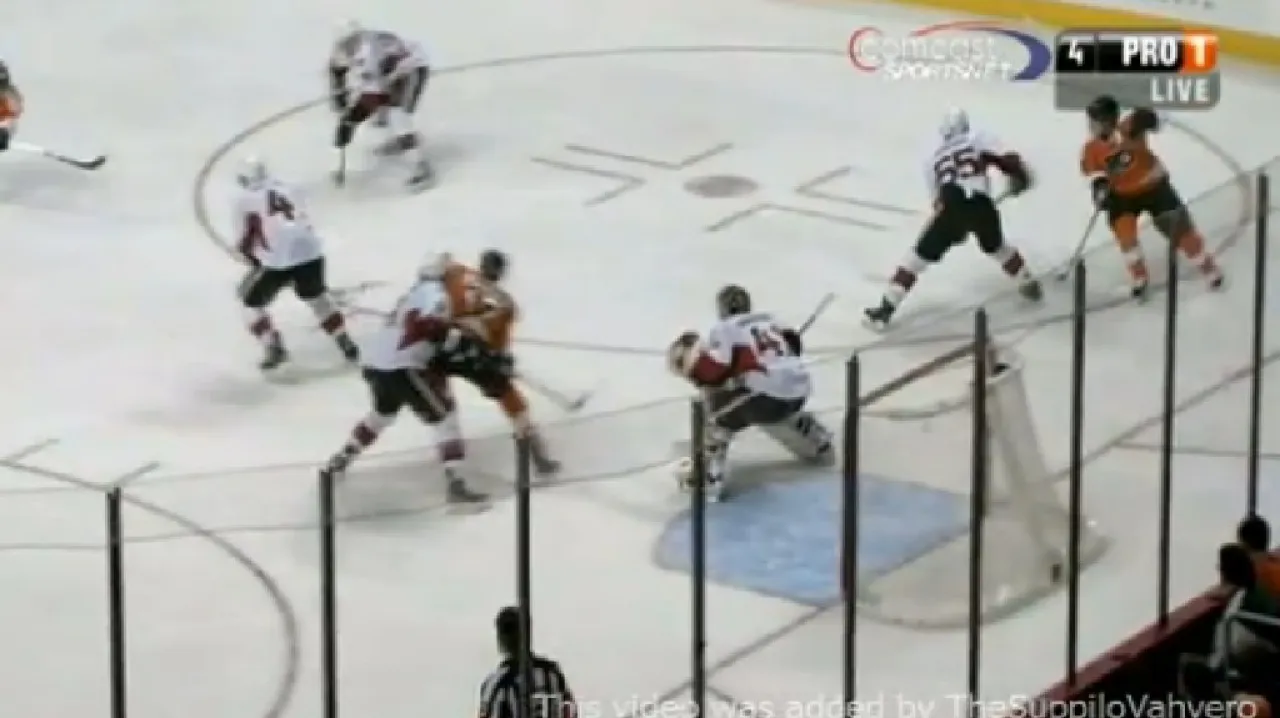 Útočník Simmonds skóroval v NHL obličejem — ČT sport — Česká televize