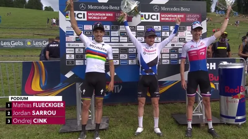 Závěr short tracku mužů a ohlasy nejlepších