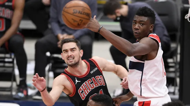 Satoranského deset bodů pomohlo Bulls k prvnímu vítězství