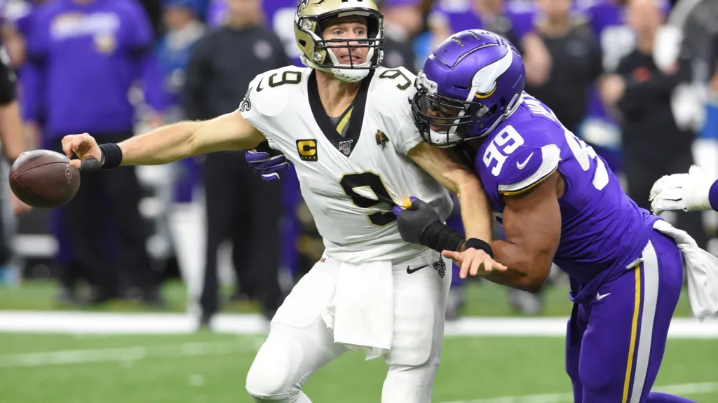Danielle Hunter atakuje Drewa Breese