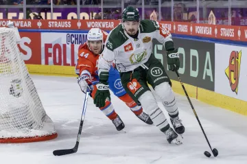 David Tomášek v dresu Färjestadu