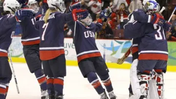 Američanky se radují po postupu do finále