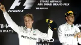 Vítězný Nico Rosberg a zklamaný Lewis Hamilton