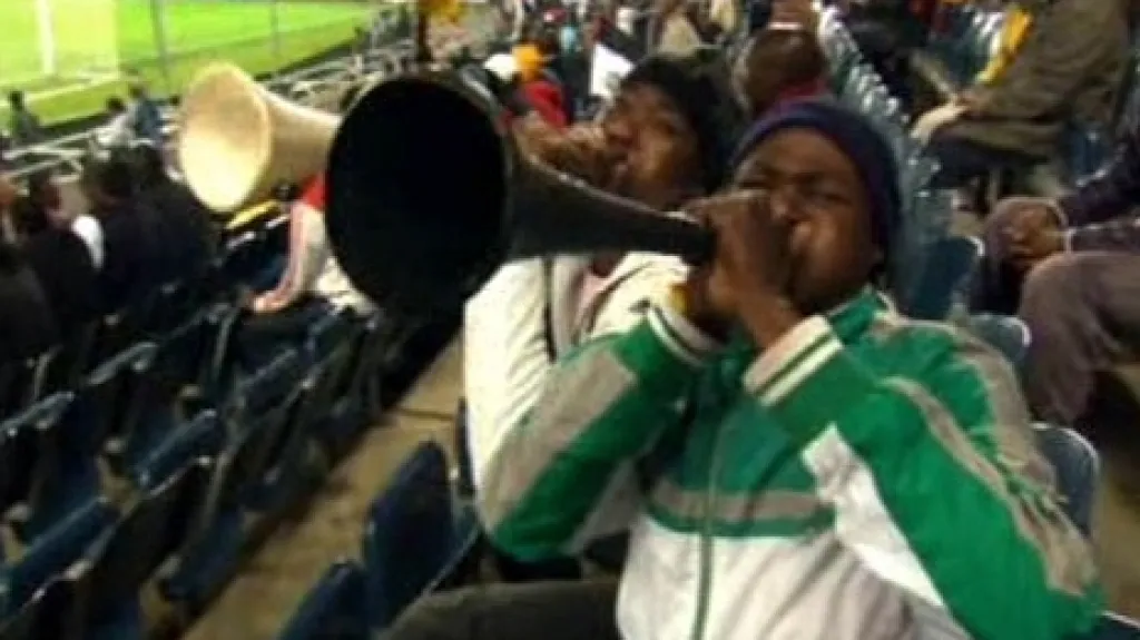 Fanoušci s vuvuzelami