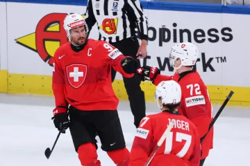 Roman Josi se spoluhráči