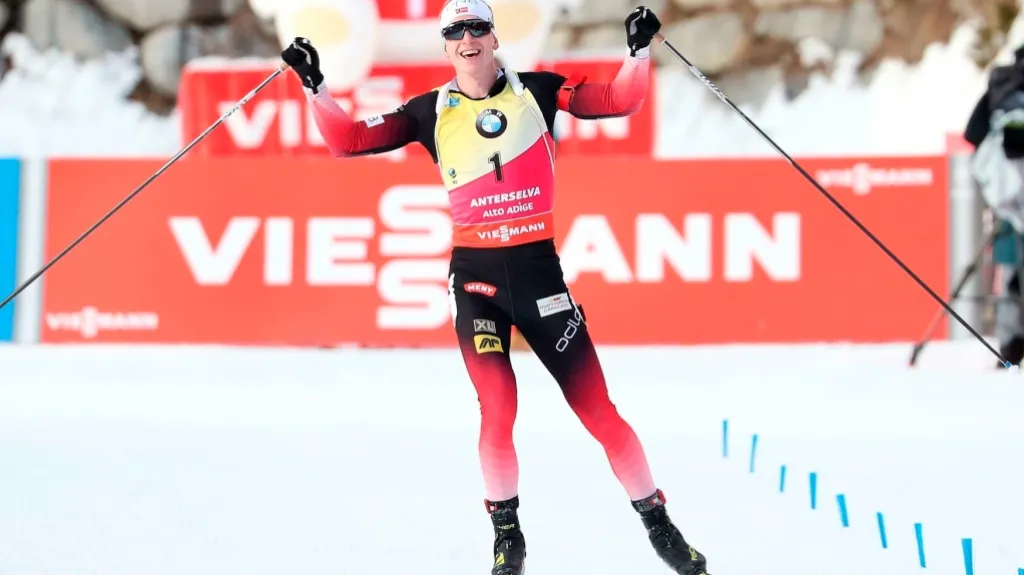 Johannes Bö se raduje v cíli