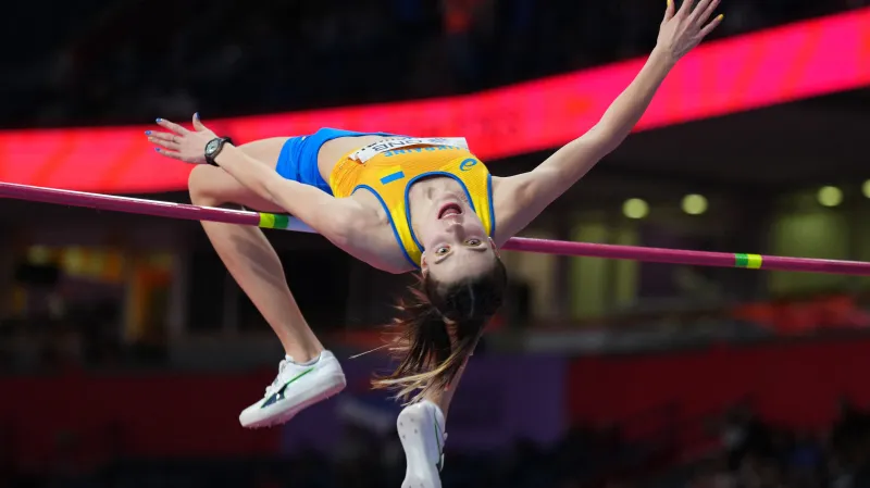 Ukrajinská výškařka Mahučichová utekla před válkou a vyhrála zlato na HMS