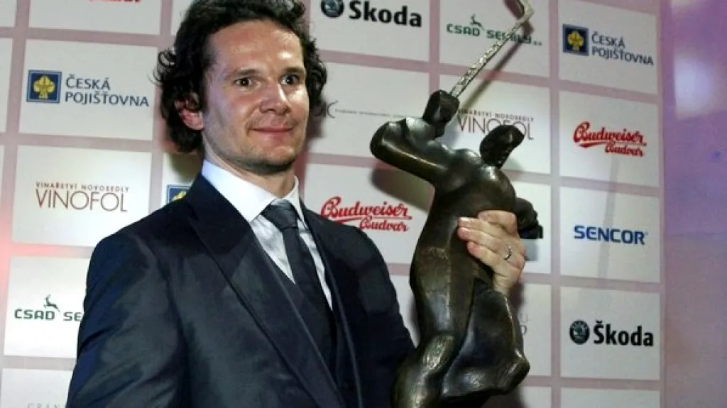 Patrik Eliáš s vítěznou trofejí