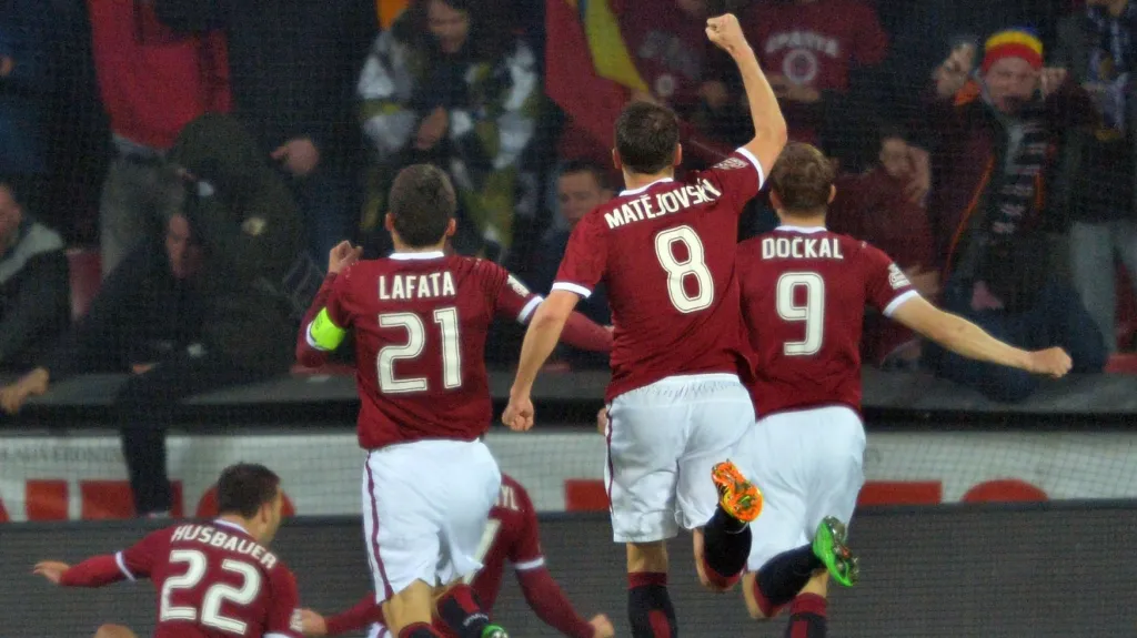 Sparťané slaví vstřelenou branku