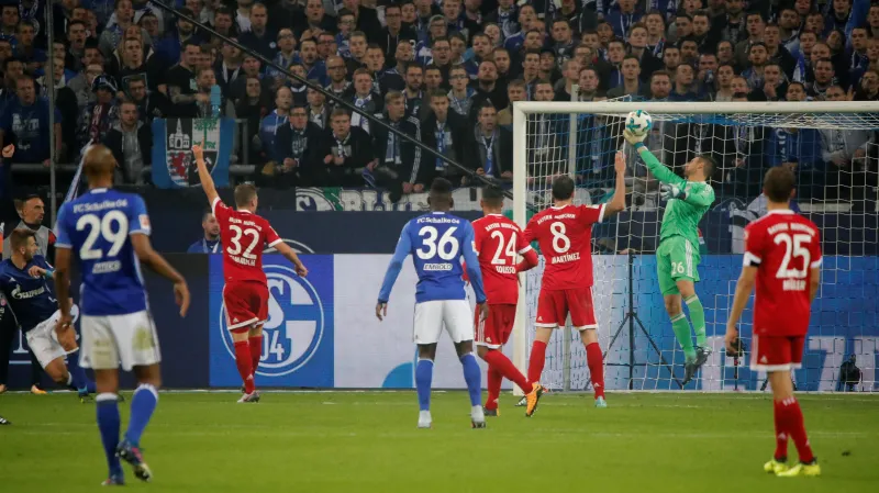 James Rodríguez řídil hladkou výhru Bayernu nad Schalke