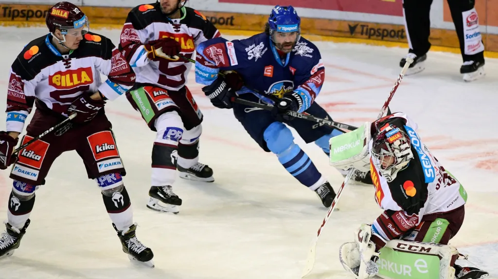 Kladenská hvězda Jaromír Jágr při zápasu na Spartě