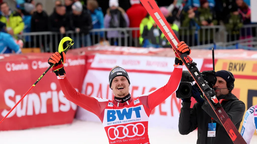 Manuel Feller znovu zaútočil ze třetího místa na triumf