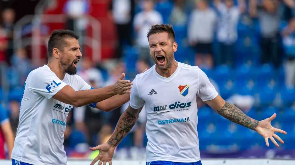 Martin Fillo a Milan Baroš se radují z gólu
