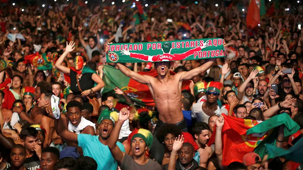 Fanoušci se radují z výhry Portugalska