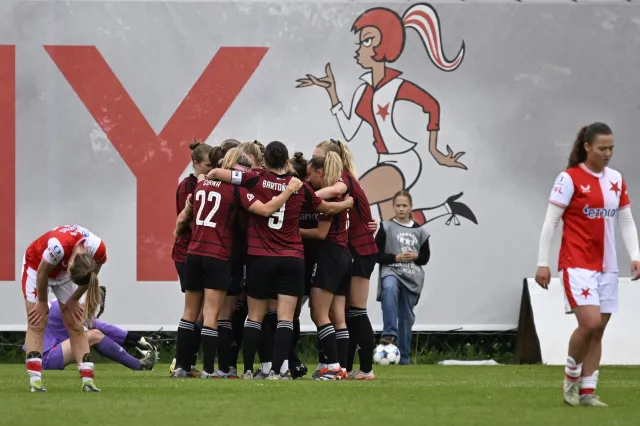 Sparťanky se radují. Po pěti letech mají titul, rozhodla výhra v derby